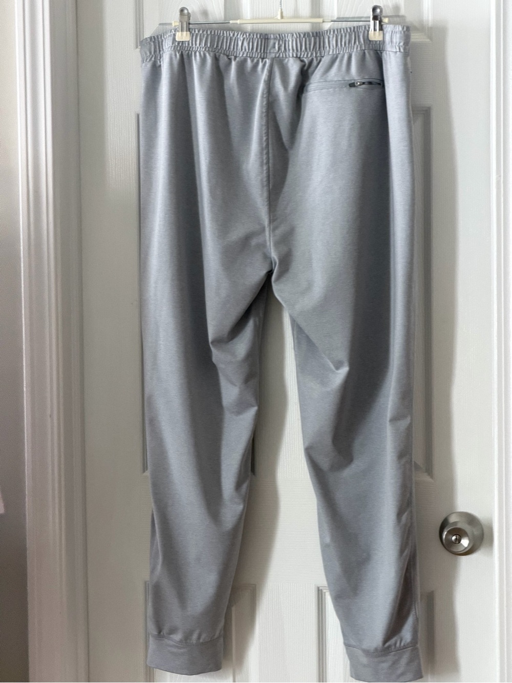 Kirkland Signature Silver-Gray Performance Joggers - Picture 2 of 8